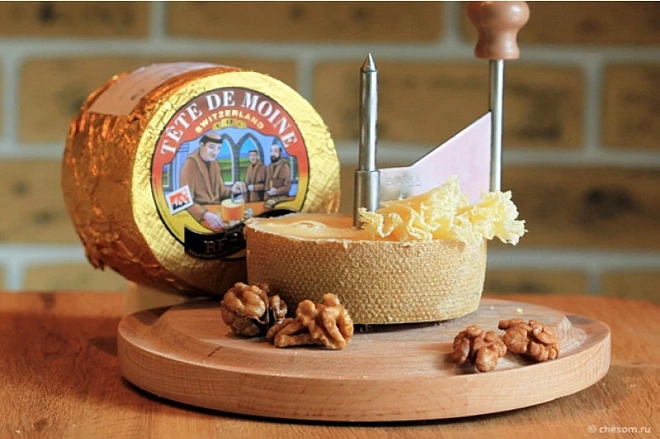 Сыр Тет Де Муан выдержанный 51% "Margot Fromages S.A"